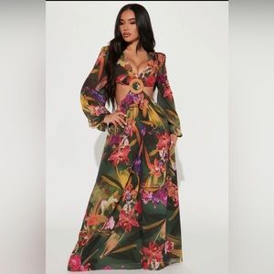 Women’s Floral Jumpsuit.. with lace up back size xl